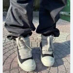 High-Top Casual Sneakers in Light Gray and Black